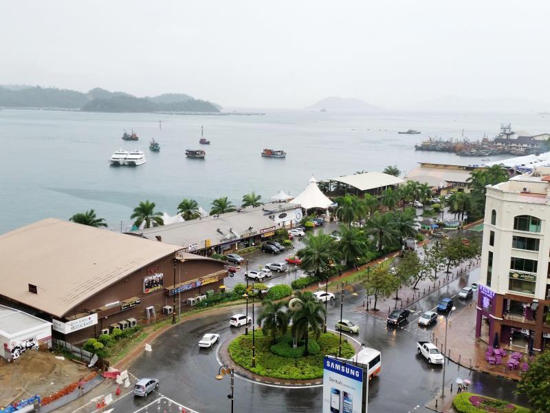 Kk Waterfront Suites At Marina Court Kota Kinabalu Exterior photo